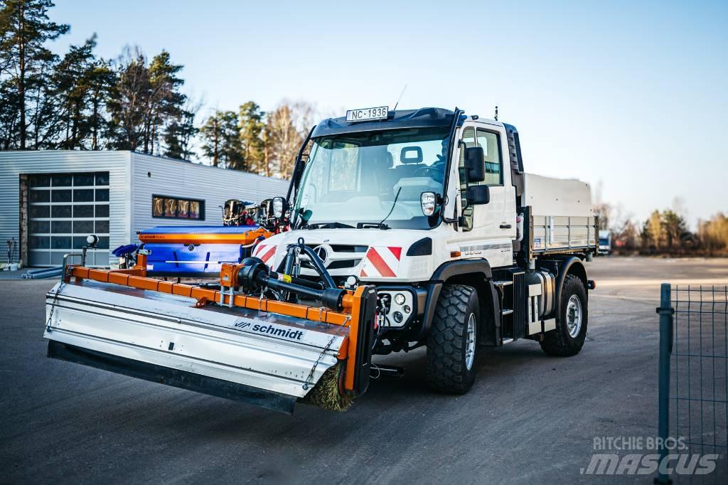 Unimog U 318 Kehrmaschine