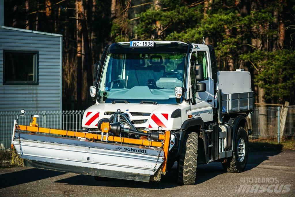 Unimog U 318 Kehrmaschine