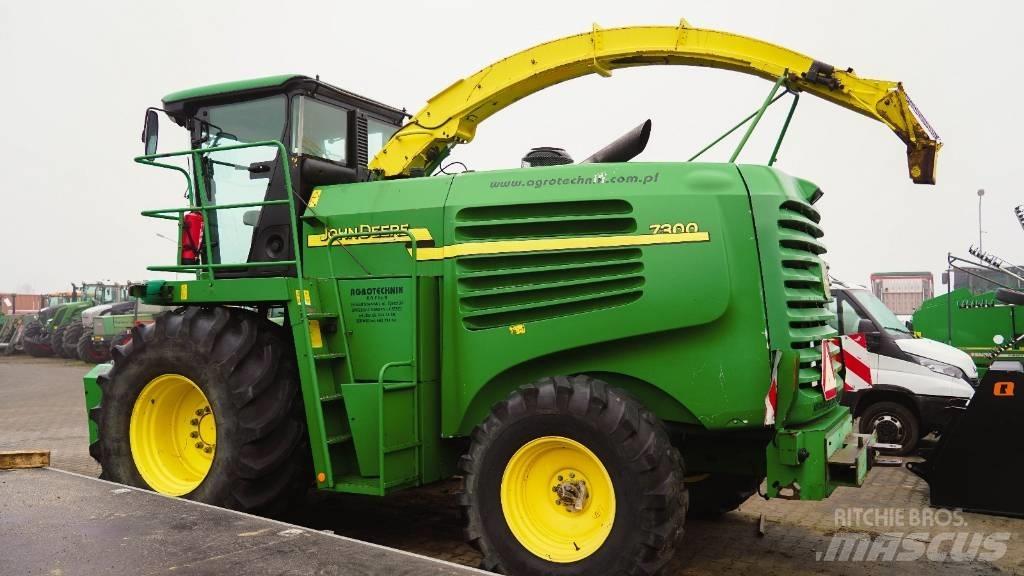 John Deere 7300 Selbstfahrende Häcksler