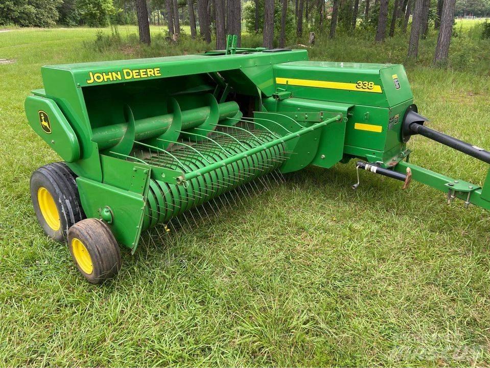 John Deere 338 Baler Quaderpressen