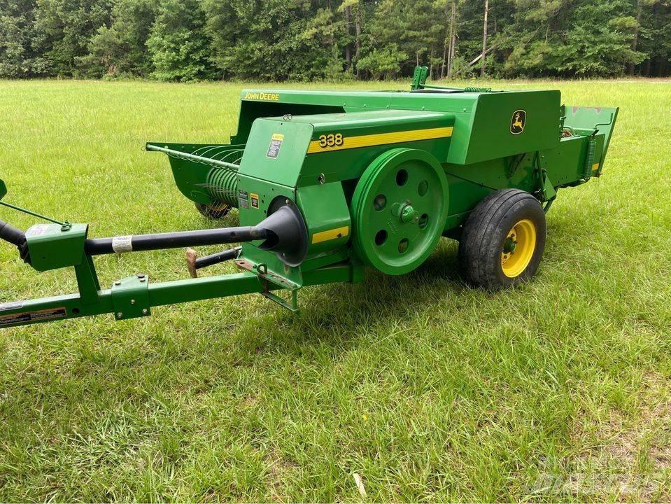 John Deere 338 Baler Quaderpressen