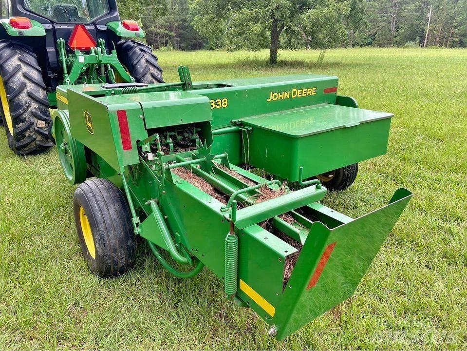 John Deere 338 Baler Quaderpressen