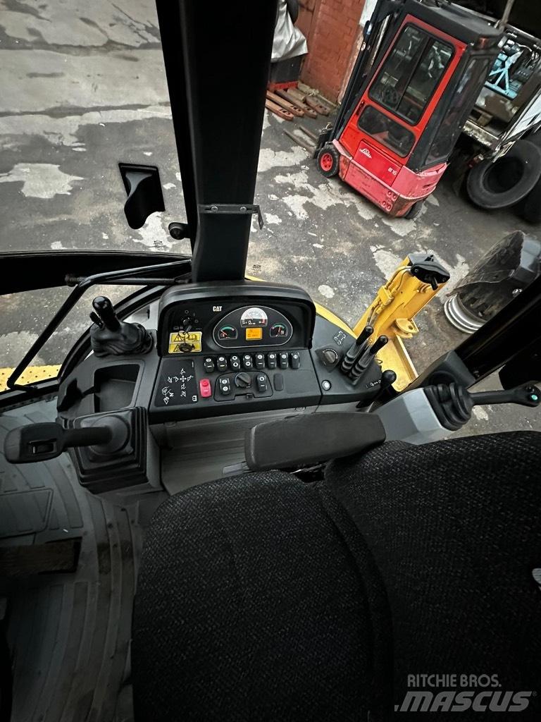 CAT 444F Baggerlader