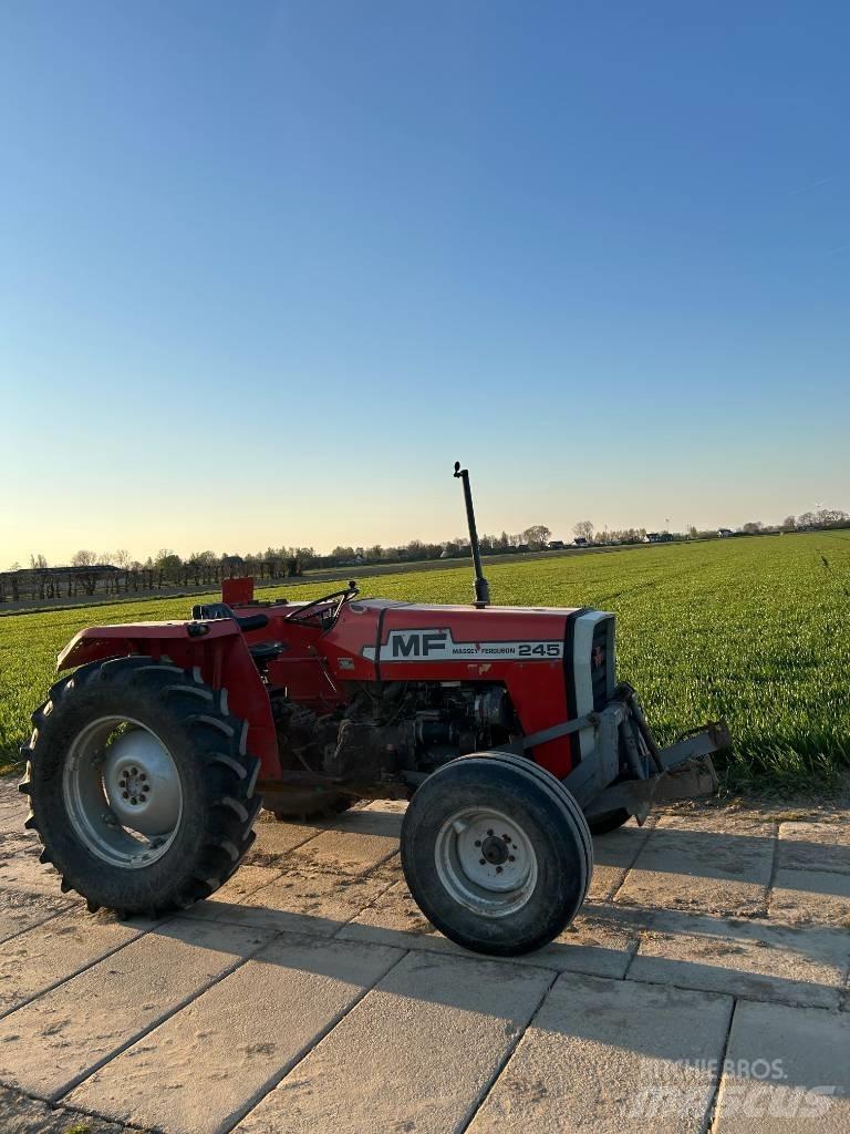 Massey Ferguson 240 Traktoren