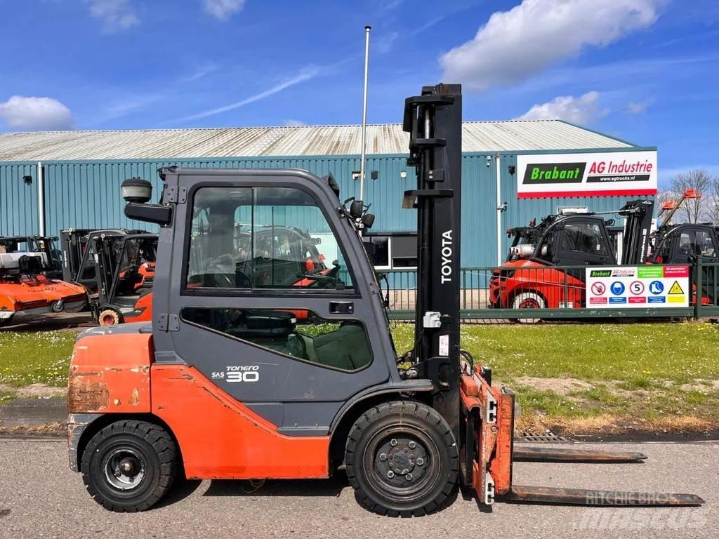 Toyota 52-8FDF30 Dieselstapler