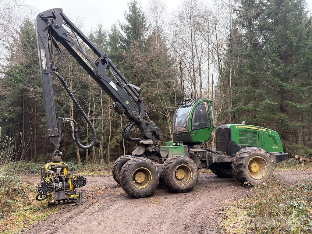John Deere 1270 E Harvester