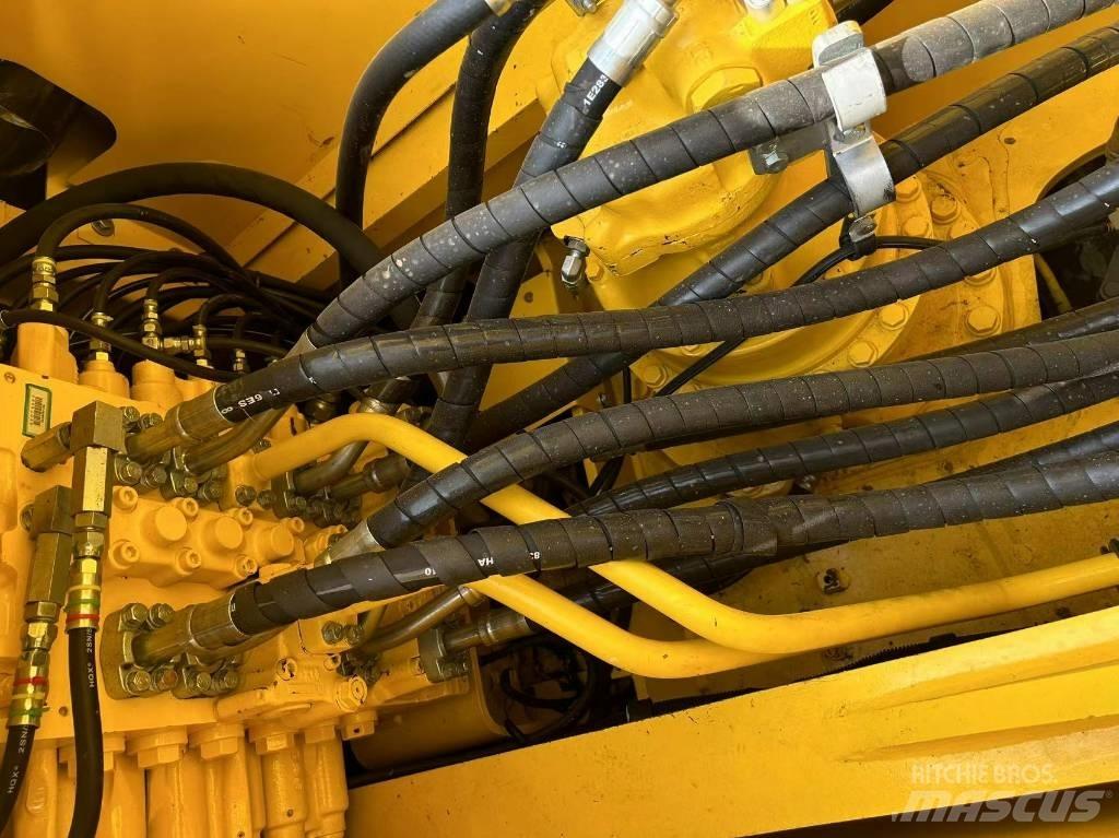 Komatsu 240-8 Raupenbagger