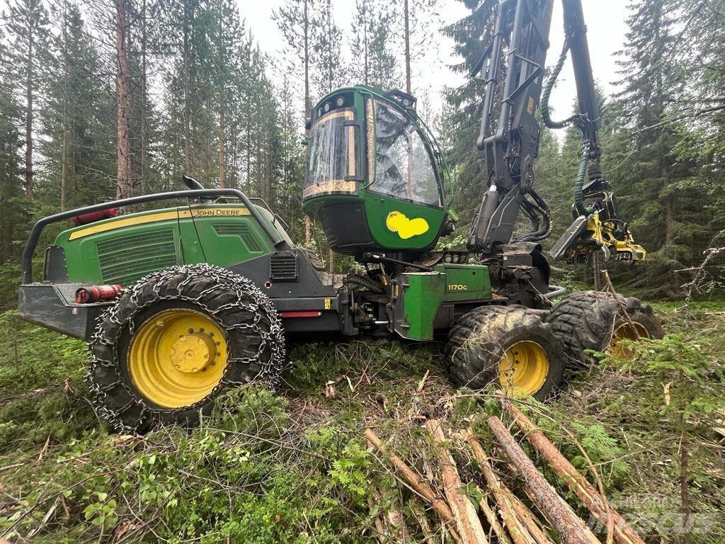 John Deere 1170 G Harvester