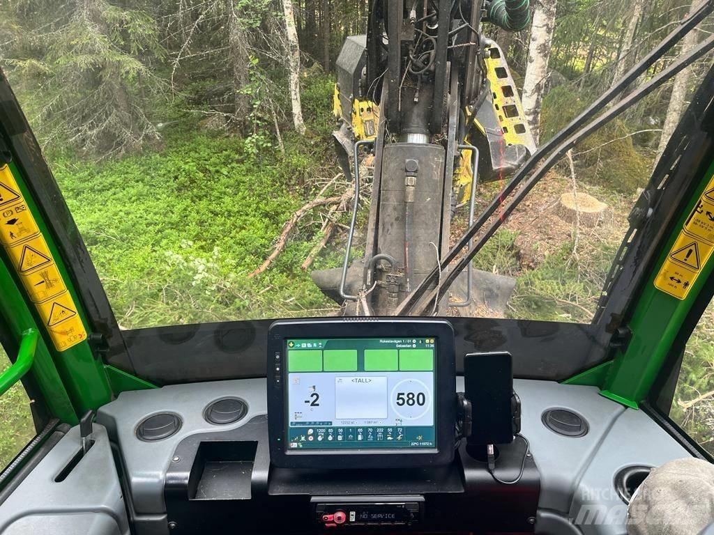 John Deere 1170 G Harvester