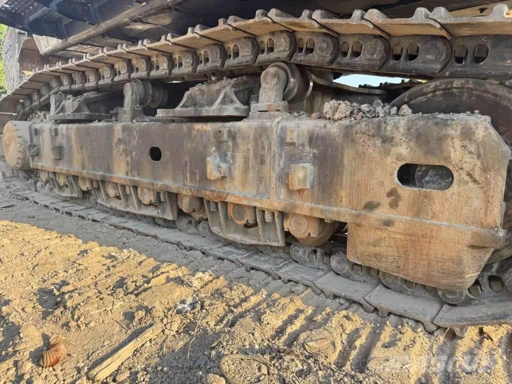 Hitachi ZX690LCH-5A Raupenbagger