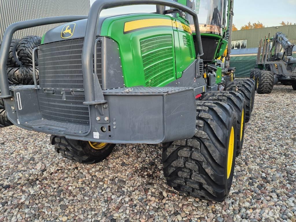 John Deere 1170 G Harvester