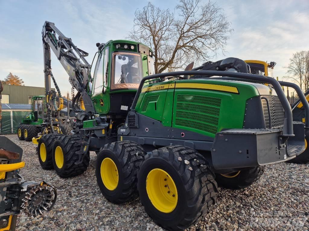 John Deere 1170 G Harvester