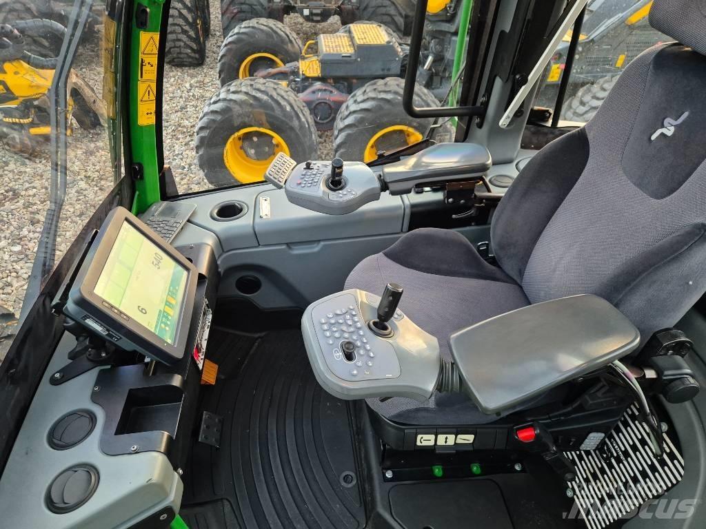 John Deere 1170 G Harvester