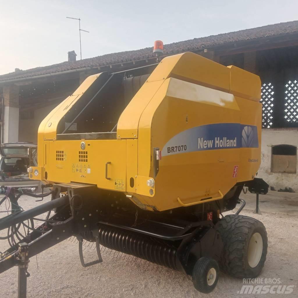New Holland BR 7070 Rundballenpressen