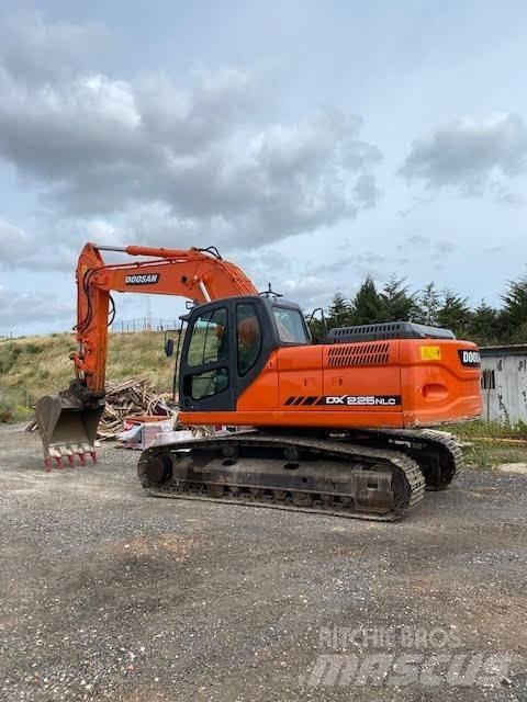 Doosan DX 225 NLC Raupenbagger