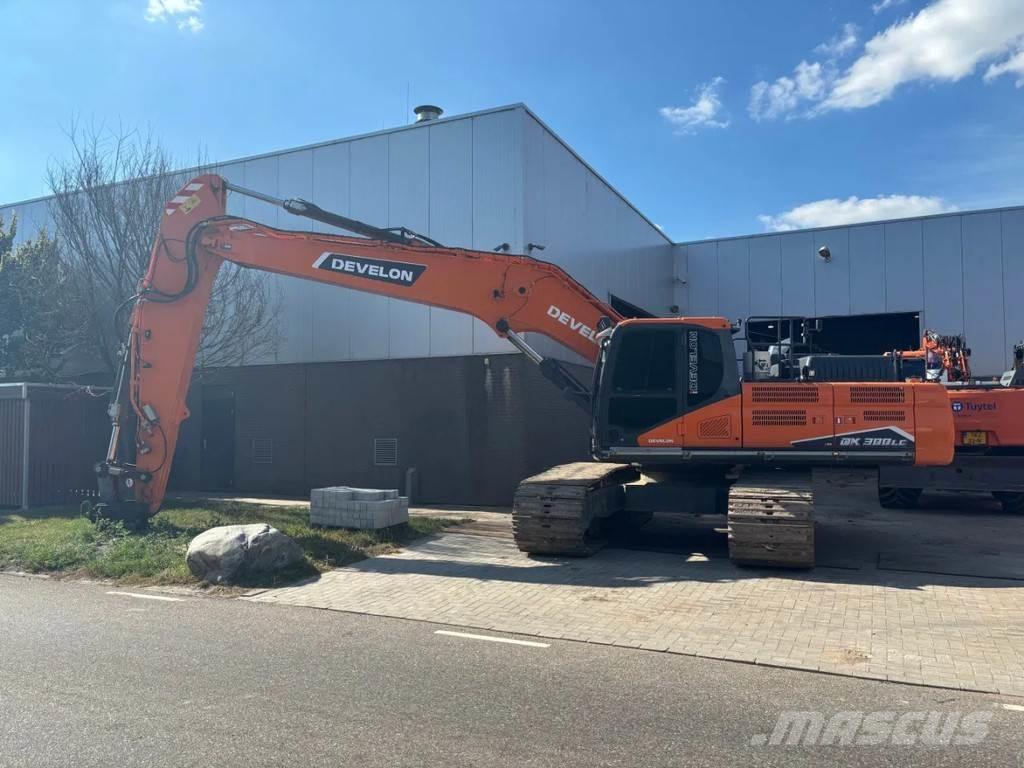 Develon DX300LC-7K Raupenbagger
