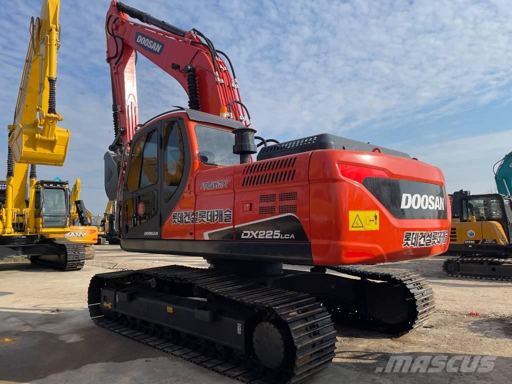 Doosan DX225LCA Raupenbagger