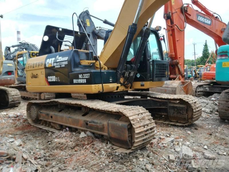 CAT 323 D L Raupenbagger