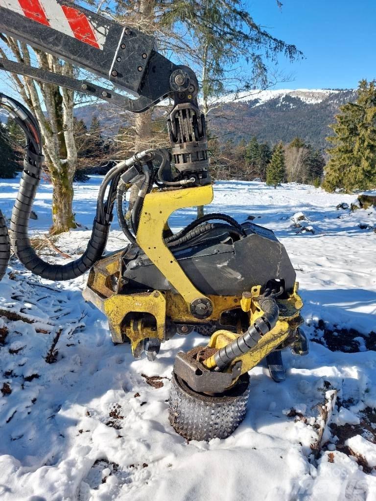 John Deere 1270 D Harvester