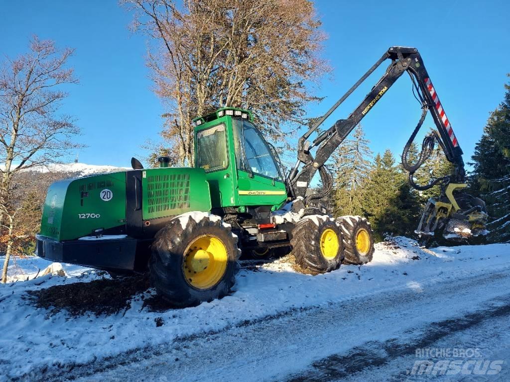 John Deere 1270 D Harvester