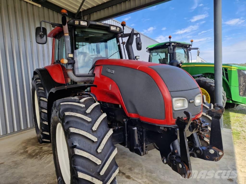 Valtra T 180 Traktoren