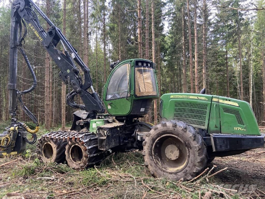 John Deere 1170 E Harvester