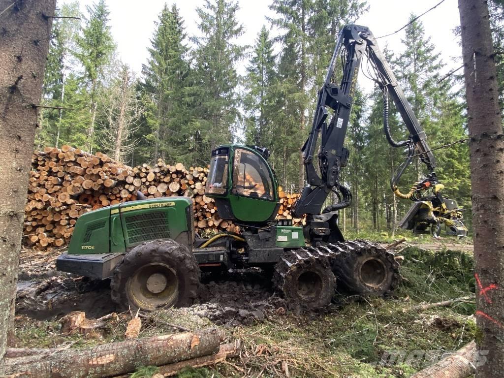 John Deere 1170 E Harvester