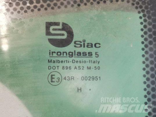CAT TH 414C door Kabinen