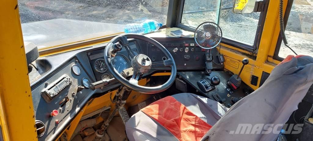 Volvo A 25 B , A 25 C Dumper - Knickgelenk