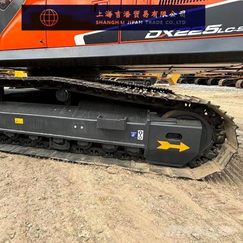 Doosan DX 225 Raupenbagger