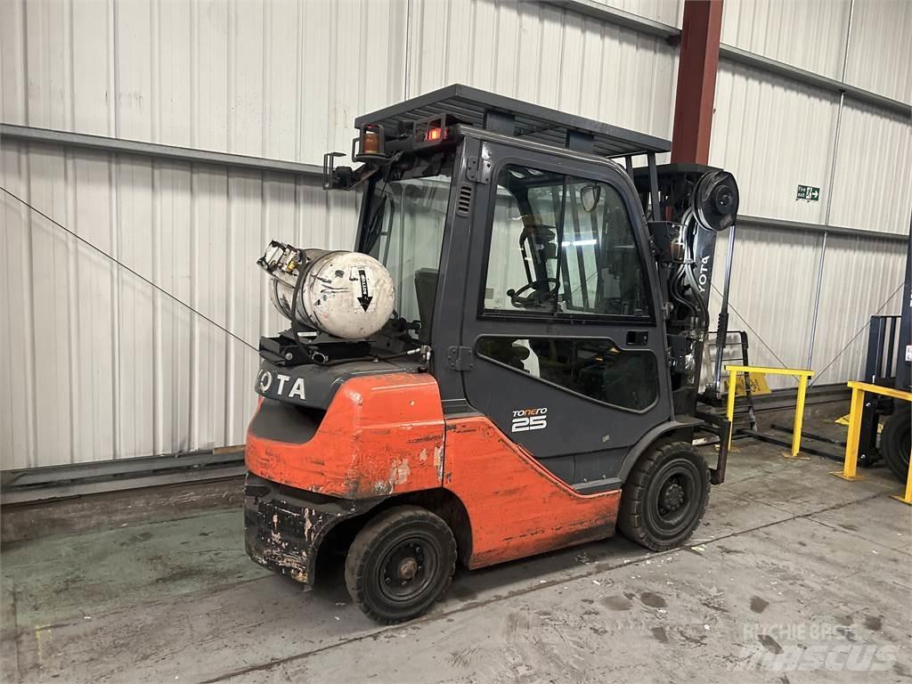 Toyota 02-8FGF25 Gasstapler