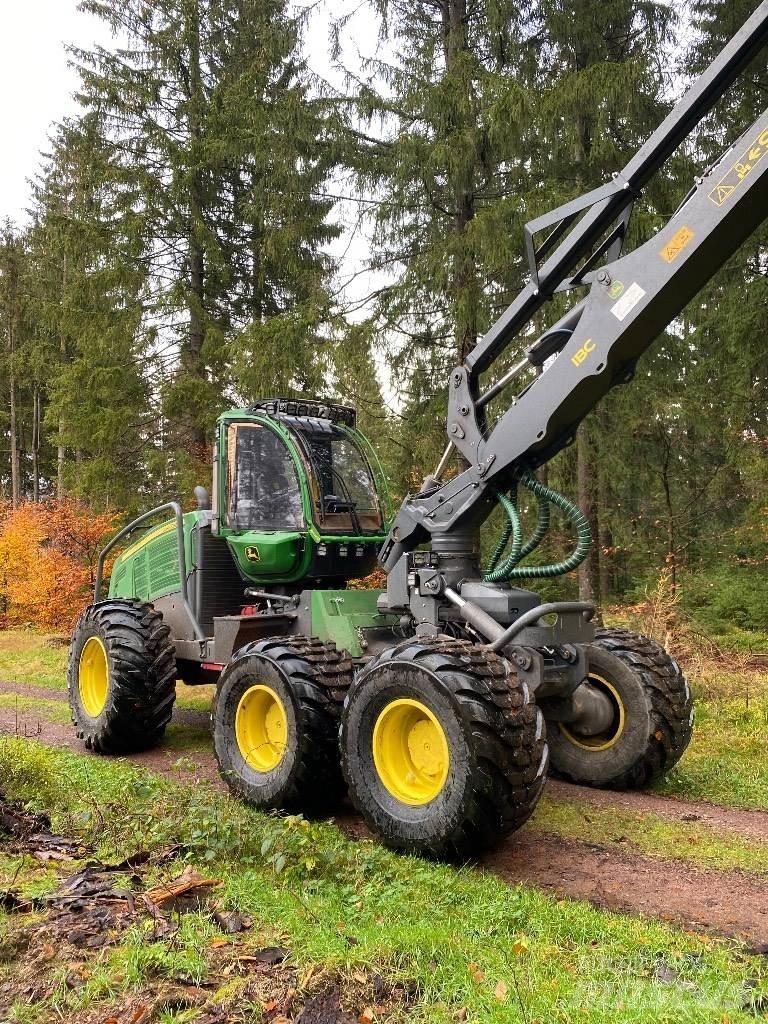 John Deere 1470 G Harvester
