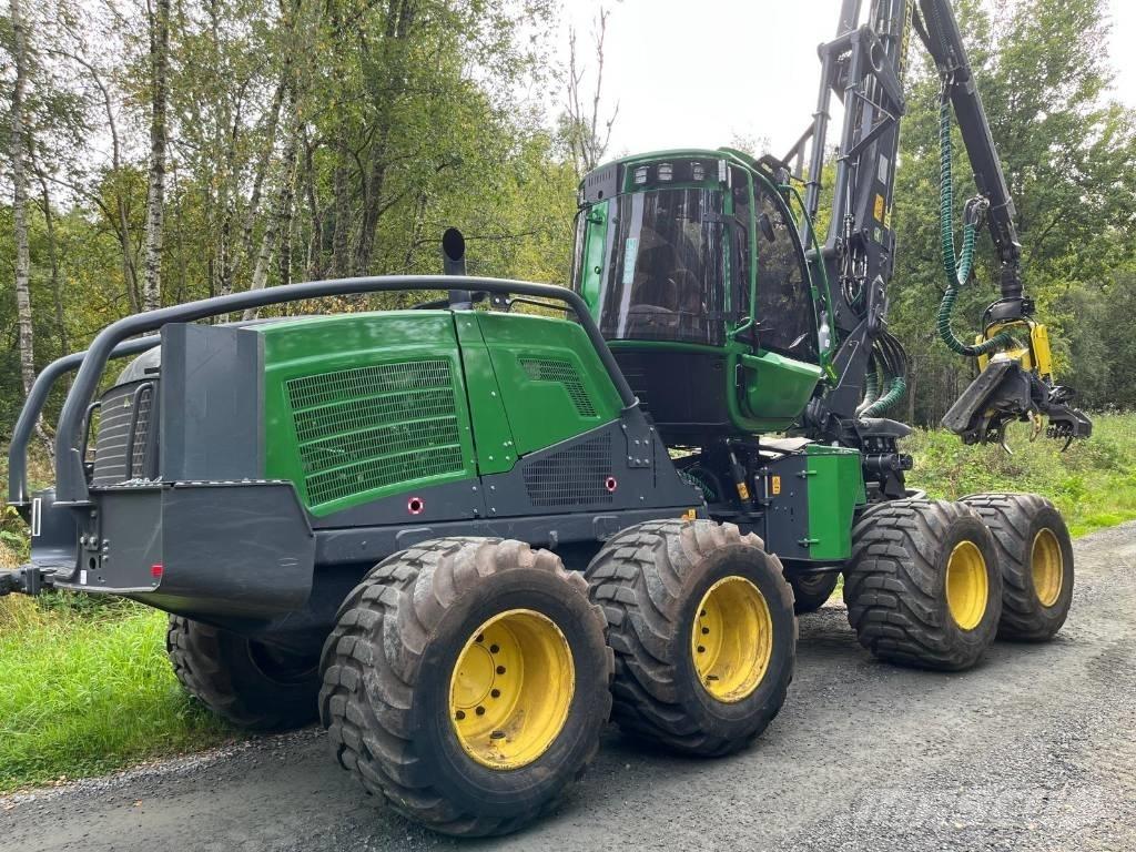 John Deere 1170G Harvester