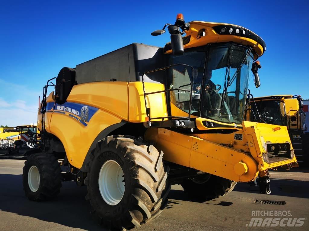 New Holland CX 8.90 Mähdrescher