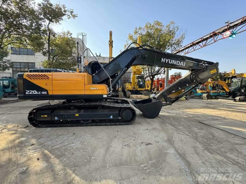 Hyundai 220LC-9 Raupenbagger