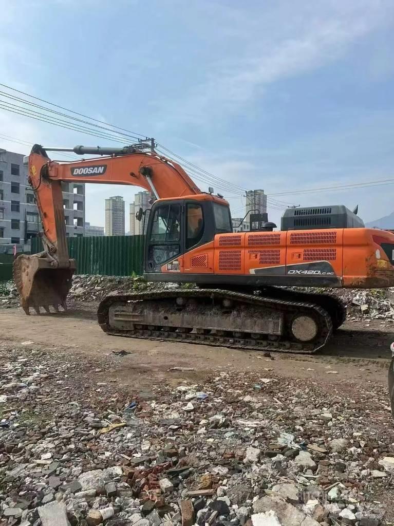 Doosan DX420LC Raupenbagger