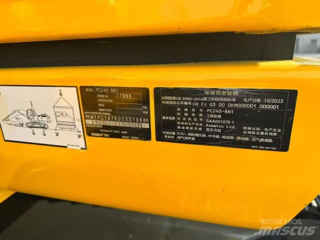 Komatsu 240-8N1 Raupenbagger