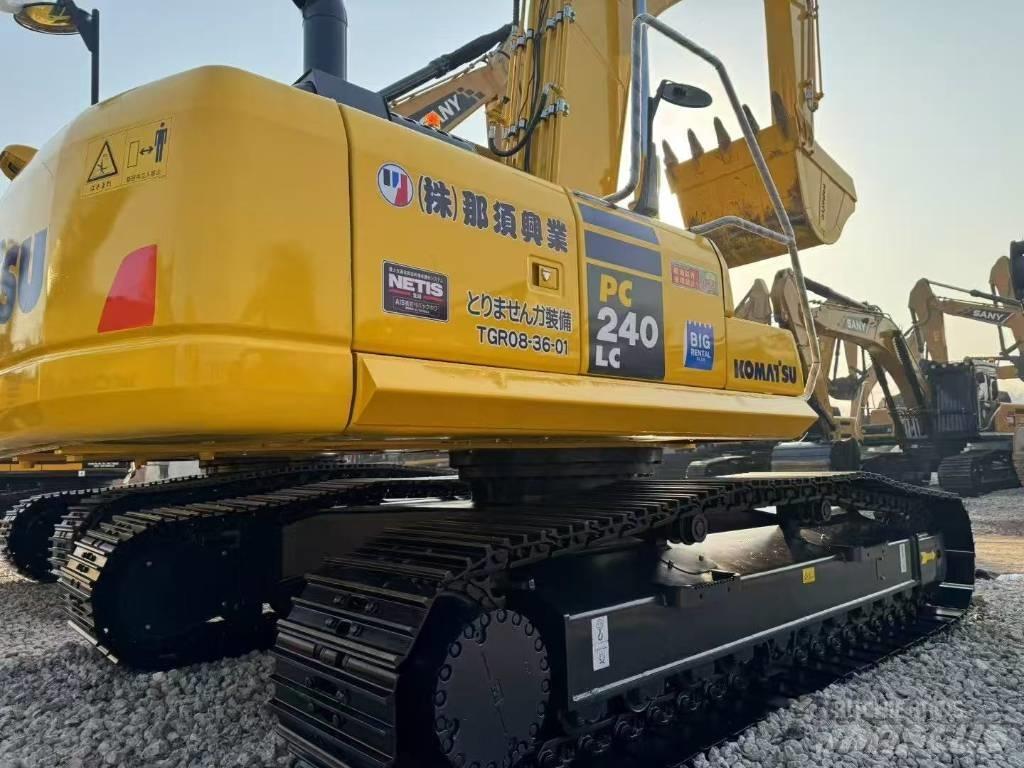 Komatsu 240-8N1 Raupenbagger