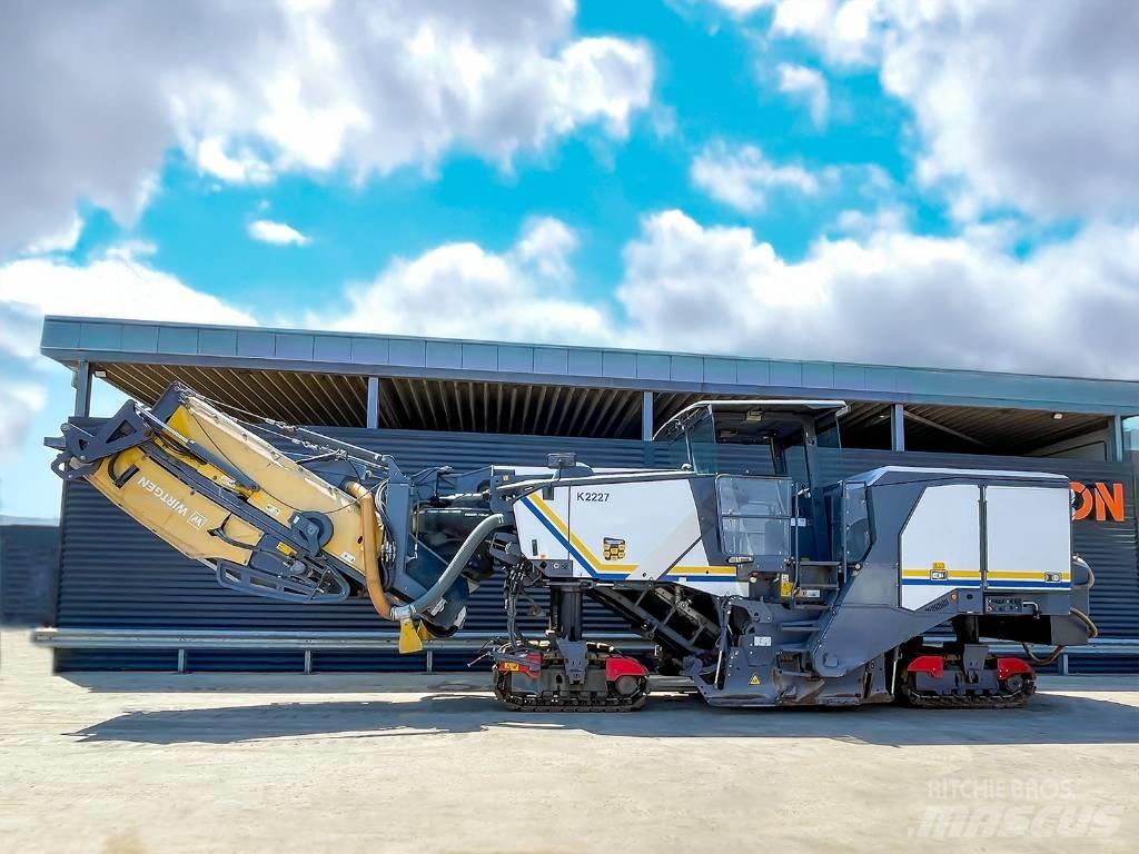 Wirtgen W 220 FI Asphaltfräsen