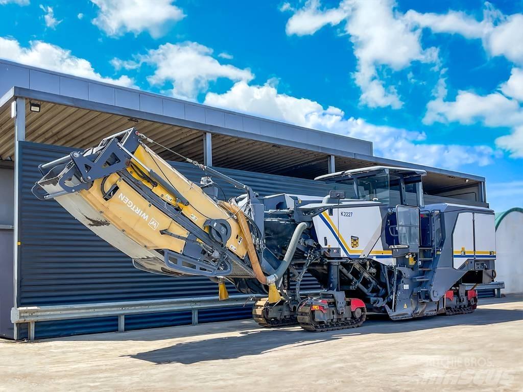 Wirtgen W 220 FI Asphaltfräsen