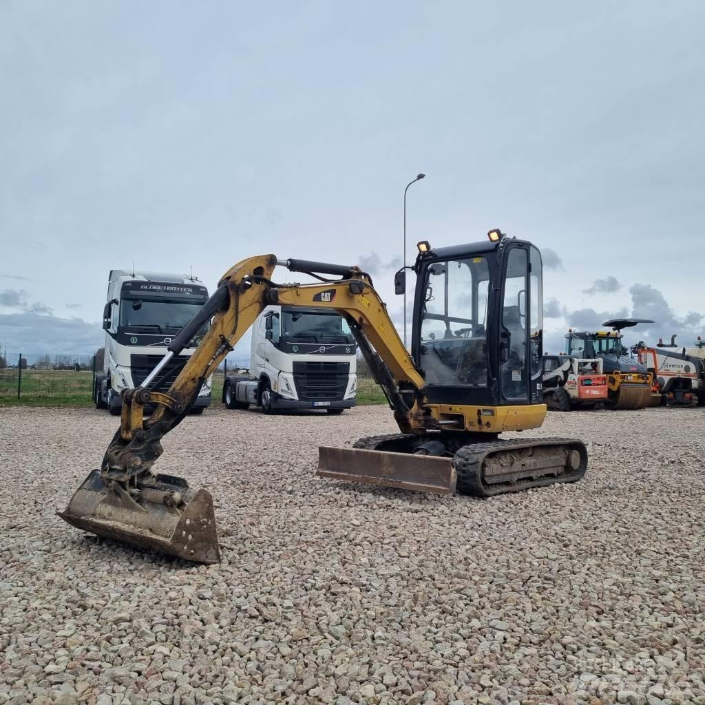 CAT 302.7 D CR Minibagger < 7t