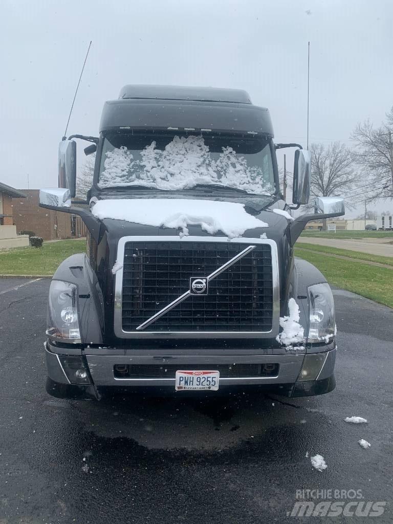 Volvo VNL730 Sattelzugmaschinen