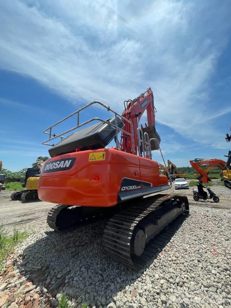 Doosan DX 300 Raupenbagger