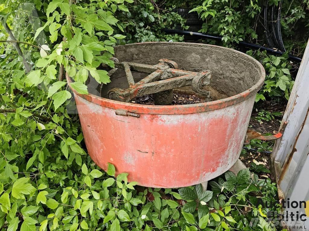  Concrete mixer Strassenfertiger