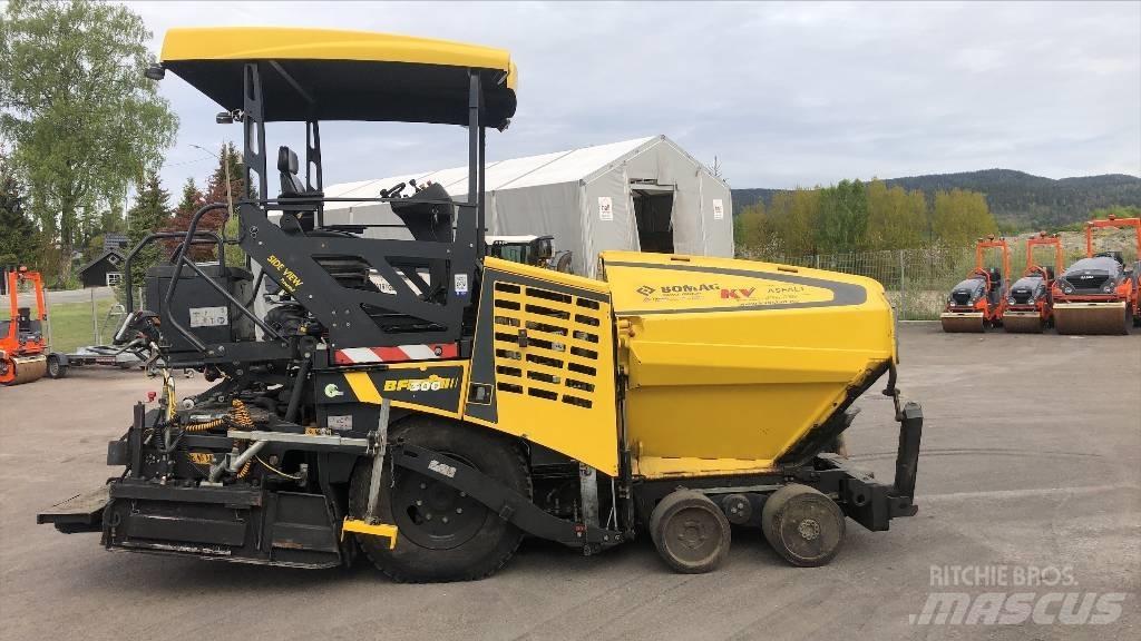 Bomag BF 300 P-2 Strassenfertiger