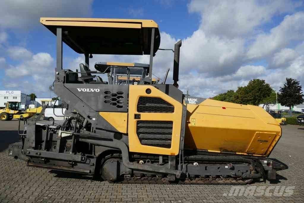 Volvo ABG P 6820  C Strassenfertiger
