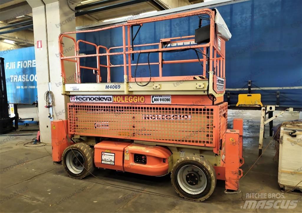 JLG M 4069 Scheren-Arbeitsbühnen