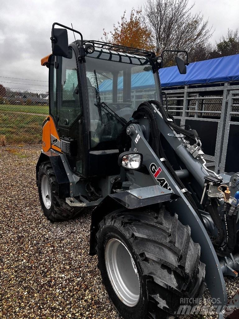 GiANT G3500 Minilader