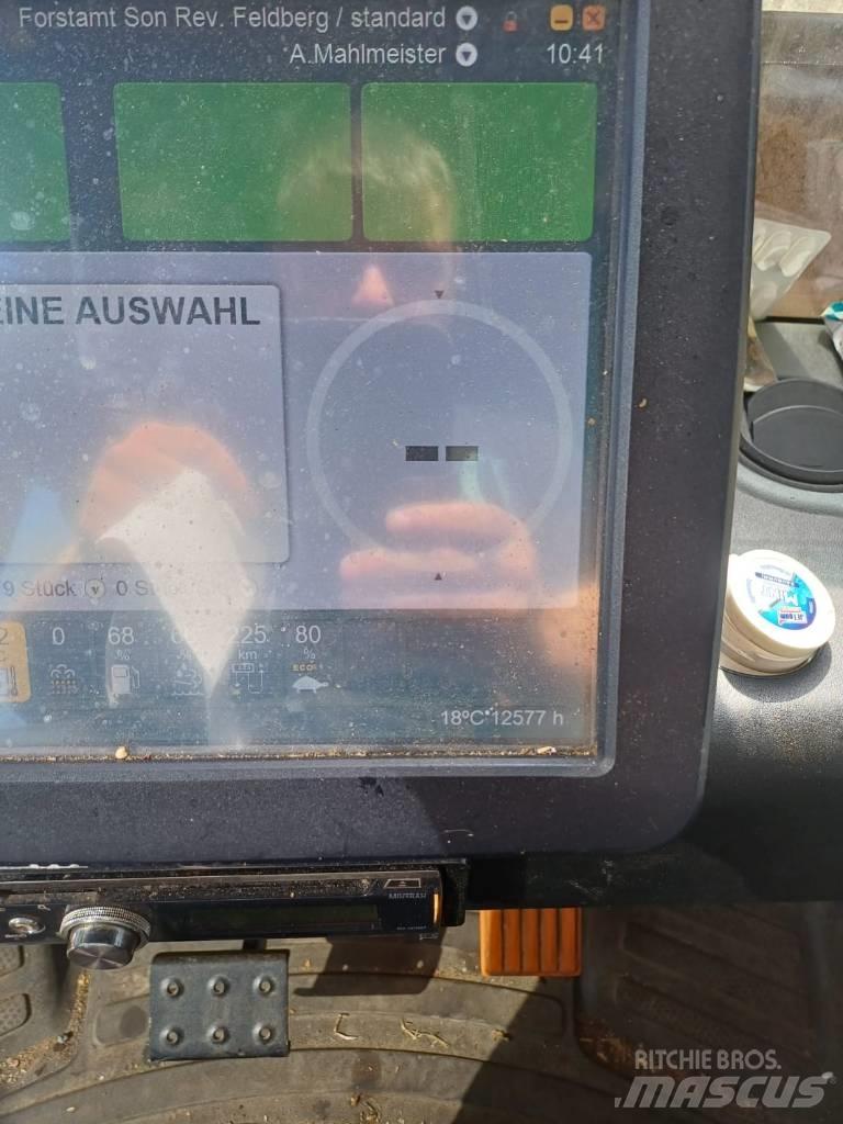 John Deere 1470 G Harvester