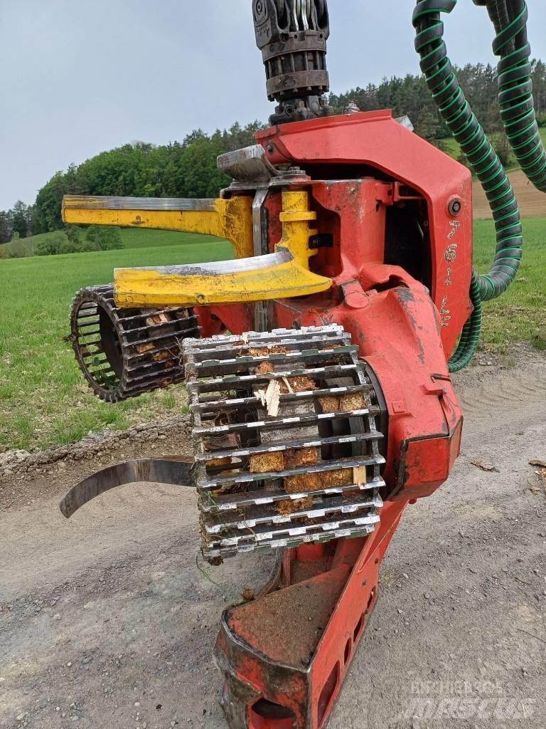 John Deere 1470 G Harvester